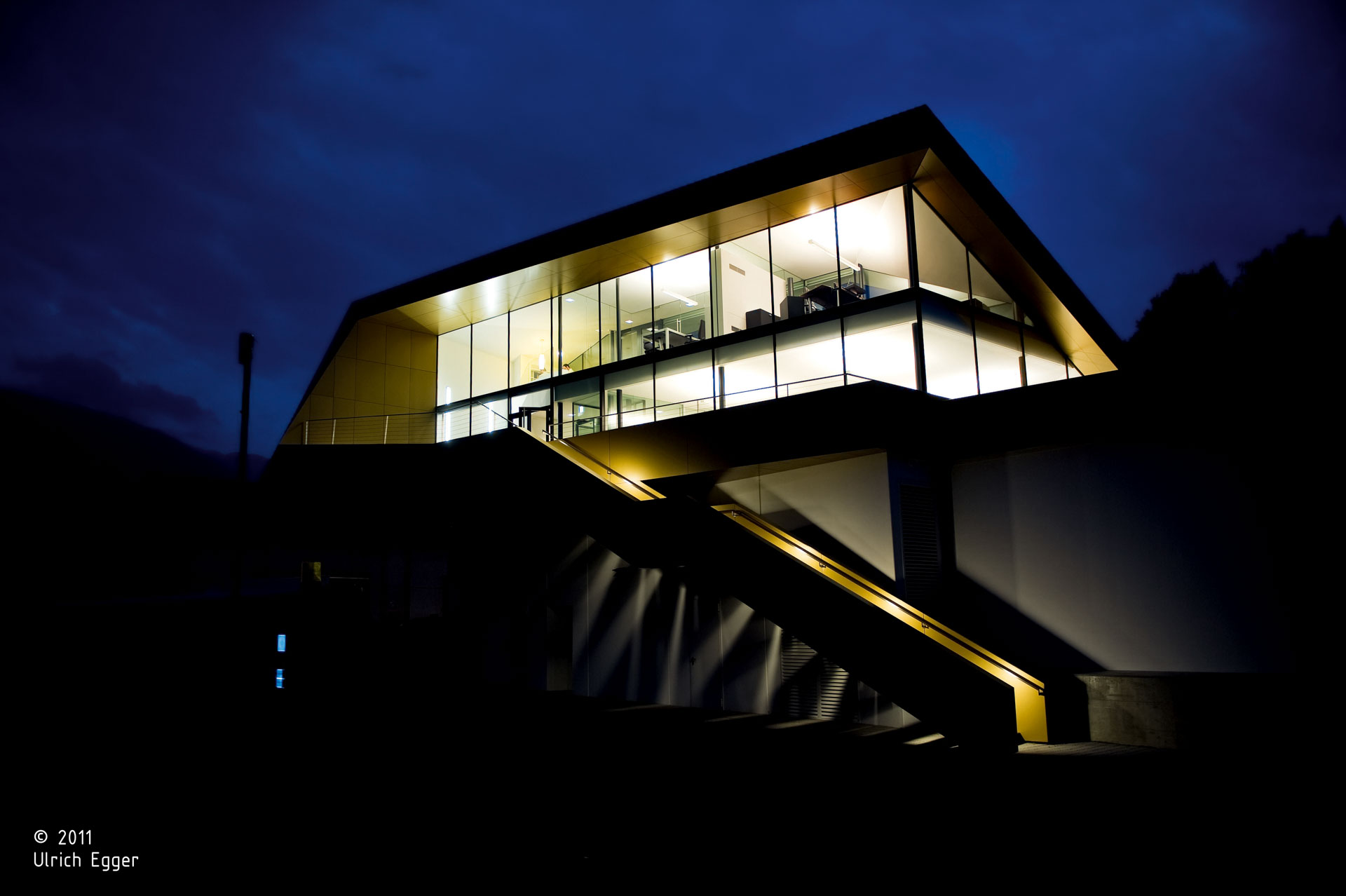 Hans Klotz; Bolzano; Headquarters; Offices; Fruit wholesale; Steel construction; Bronze; metal; Adige Bridge; monovolume architecture + design; architecture South Tyrol; monovolume architects