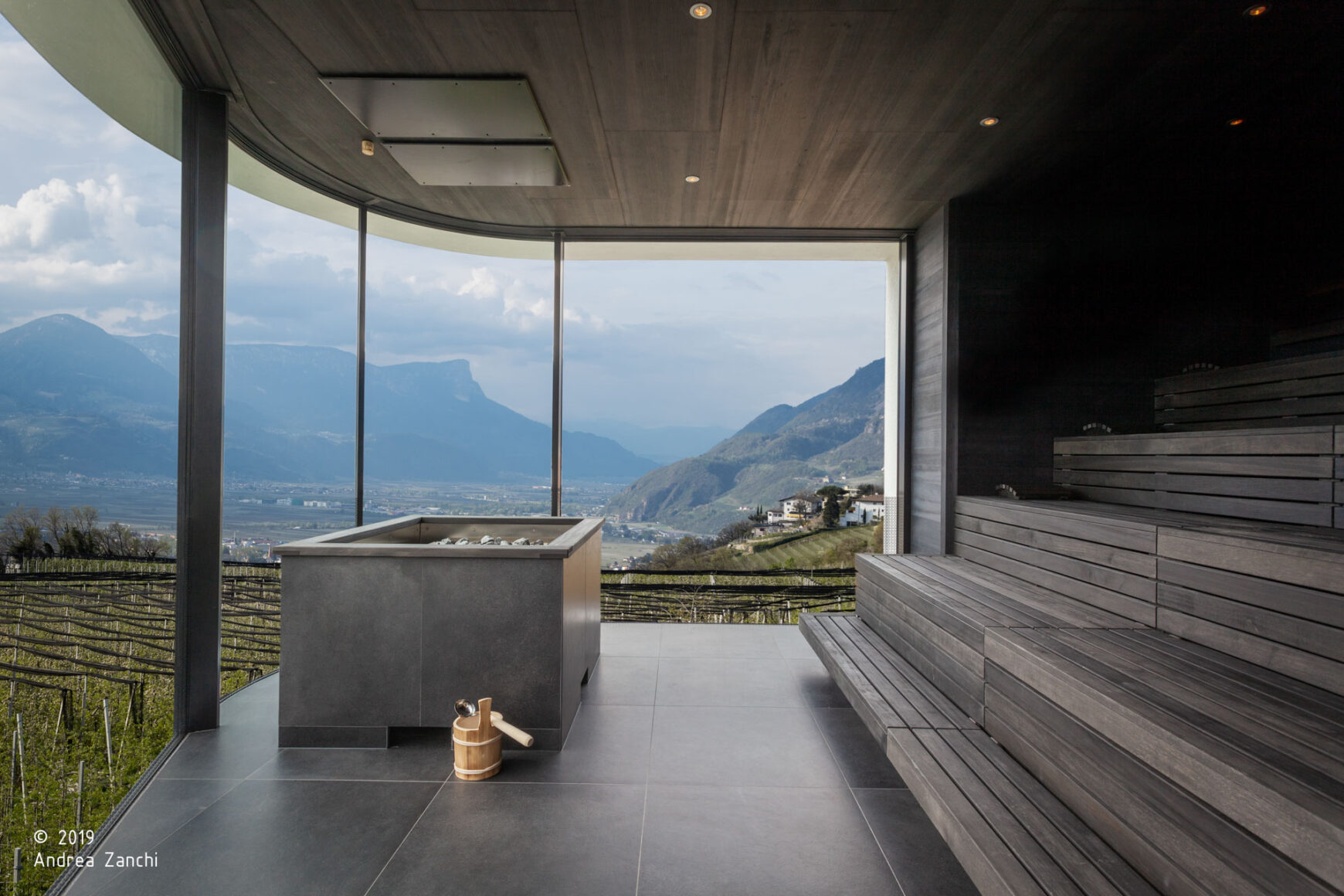 Hotel Gartner; Tirolo; Vacanze in Alto Adige; Wellness; Terrazza coperta, Spa in Alto Adige; Fintess in Alto Adige; ; vacanza a merano e dintorni; spa alto adige; Val venosta, spa; snowroom; relax; vacanze; piscina; Technoalpin, neve; monovolume architecture + design; architettura Alto Adige; architettura moderna; monovolume architetti