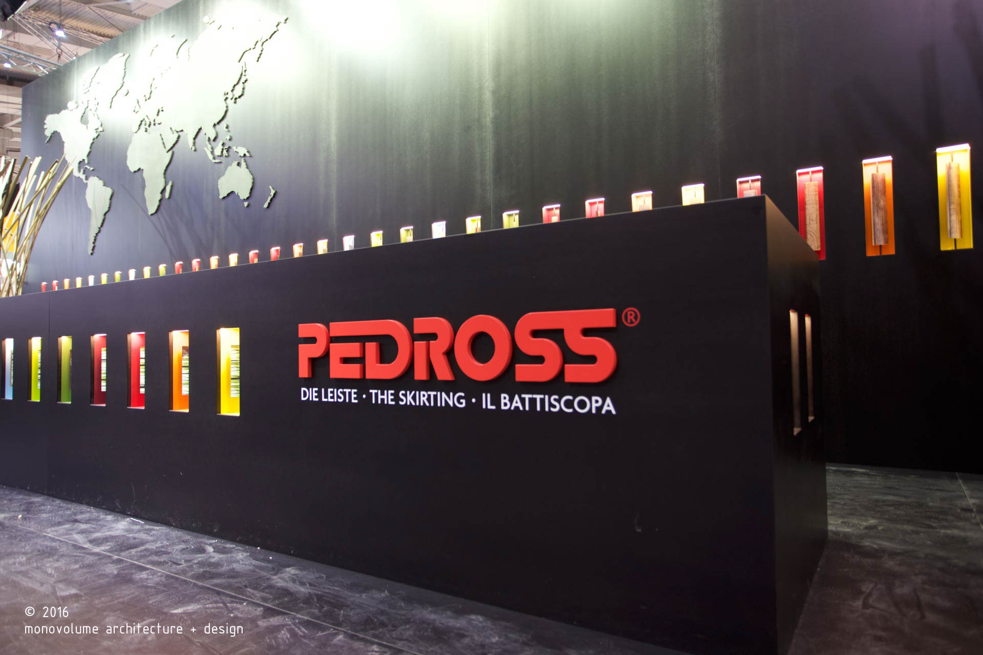 Pedross stand espositivo; domotex; hannover; germania; fiera; gennaio 2016; battiscopa; accessori battiscopa; battiscopa pavimenti; Pedross Karl Bolzano; monovolume architecture + design; architettura Alto Adige; architettura moderna; monovolume architetti, stand fieristico; interior design