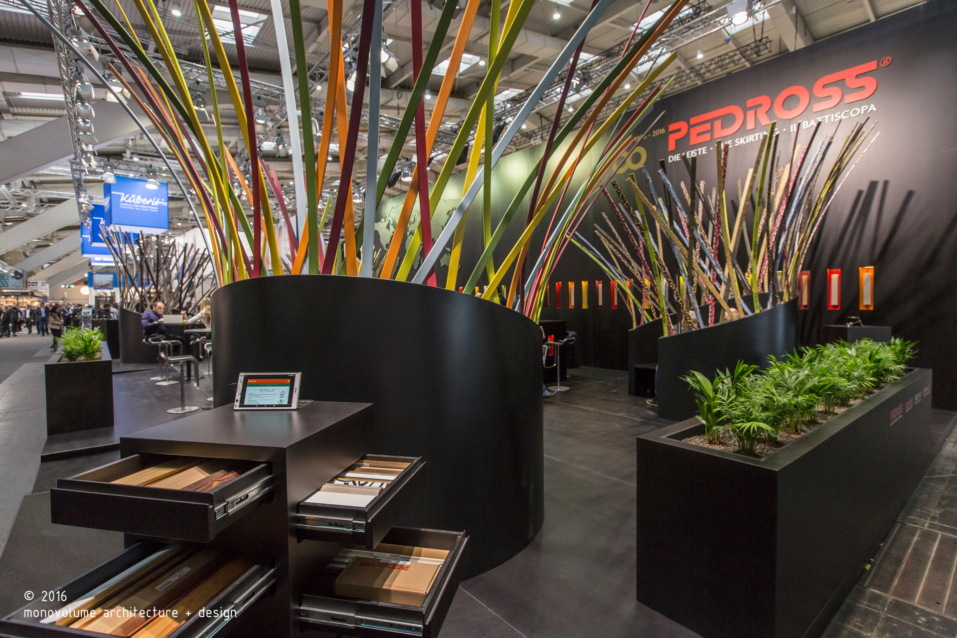 Pedross stand espositivo; domotex; hannover; germania; fiera; gennaio 2016; battiscopa; accessori battiscopa; battiscopa pavimenti; Pedross Karl Bolzano; monovolume architecture + design; architettura Alto Adige; architettura moderna; monovolume architetti, stand fieristico; interior design