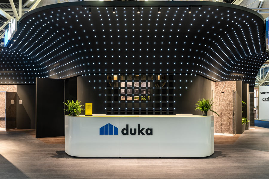 Duka; Stand; Cersaie 2021; Bologna; organische Architektur; Wasser; monovolumige Architektur + Design; Architektur Südtirol; Architektur Südtirol; moderne Architektur; monovolumige Architekten, Messestand; Innenarchitektur