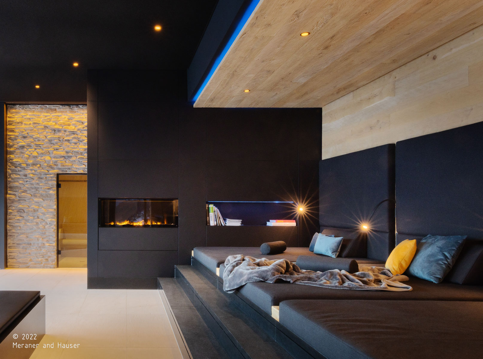 Chalet D; Austria; chalet alpino; relax; Blu design; spa design; piscina coperta; architettura moderna; monovolume architecture + design; architettura Alto Adige; monovolume architetti