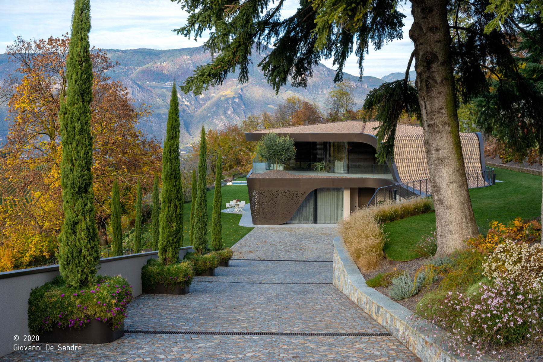 House EB; South Tyrol; Organic Architecture; Landscape Architecture; residential project; villa; luxury house; Infinity Pool; The Plan Award; contemporary architecture; studio monovolume architecture + design; monovolume Bolzano; architecture South Tyrol; architecture studio Bolzano; monovolume architects